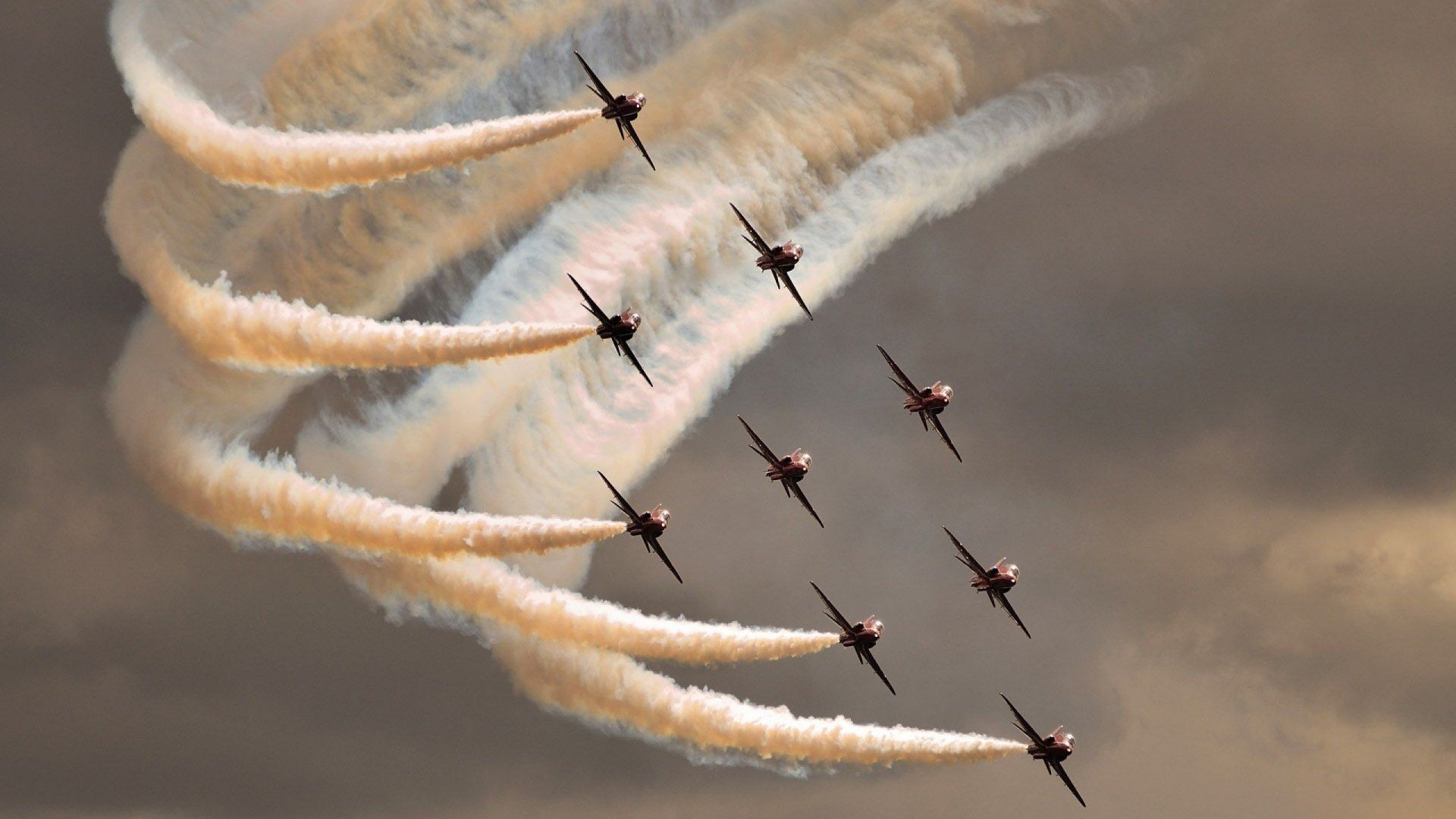 尤文图斯回归三中卫阵型保持防守稳定,尤文图斯中卫组合
