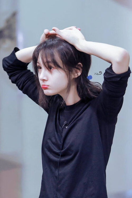 易建联退役引发球迷热议 中国篮球告别一代传奇,易建联退了中国男篮怎么办