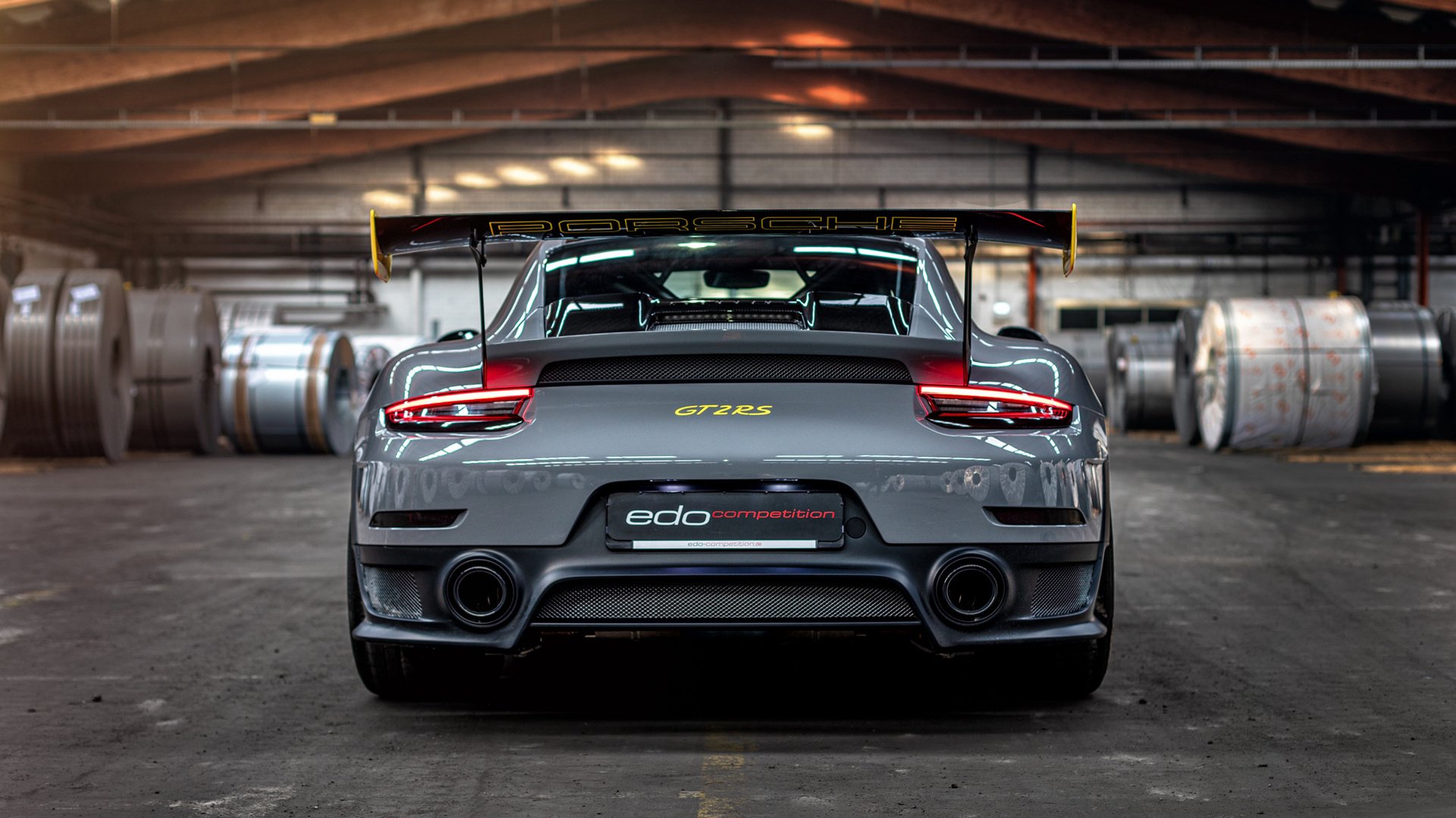 足球媒体报道偏娱乐化影响公众认知,十大足球媒体